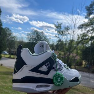 Seafoam green Jordan 4 size 9.5 ($215) price is negotiable